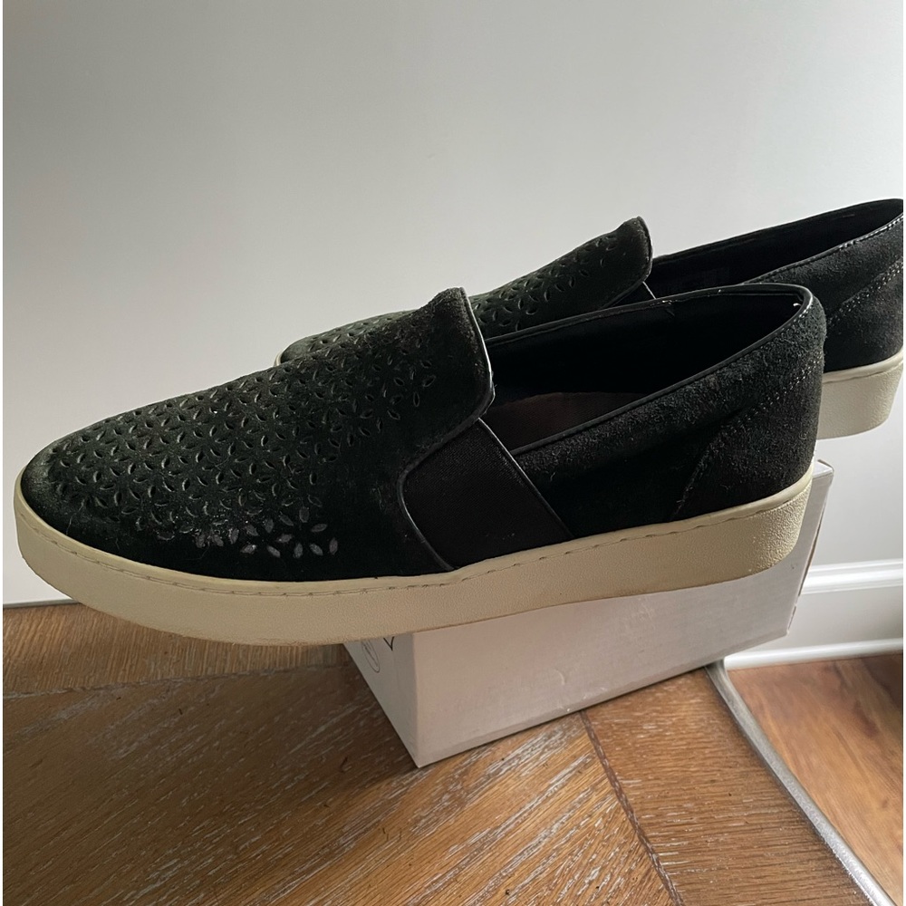 Vionic slip on shoes